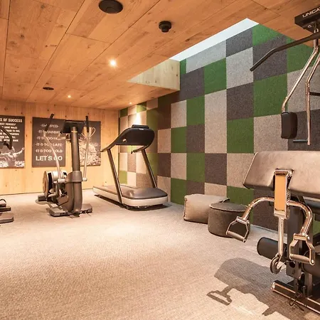 Arlmont 4 Stern Superior Hotell