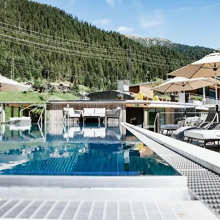 Hotell Arlmont 4 Stern Superior 4*