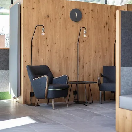 Arlmont 4 Stern Superior