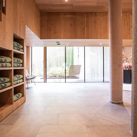 Arlmont 4 Stern Superior Hotell 4*