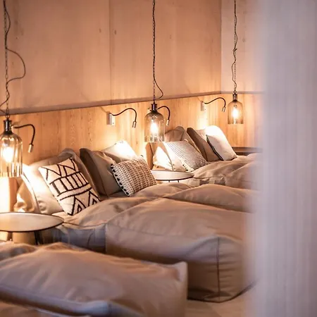 Arlmont 4 Stern Superior Hotell