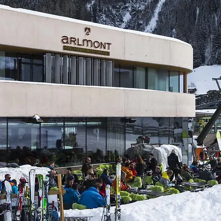 Arlmont 4 Stern Superior Hotell